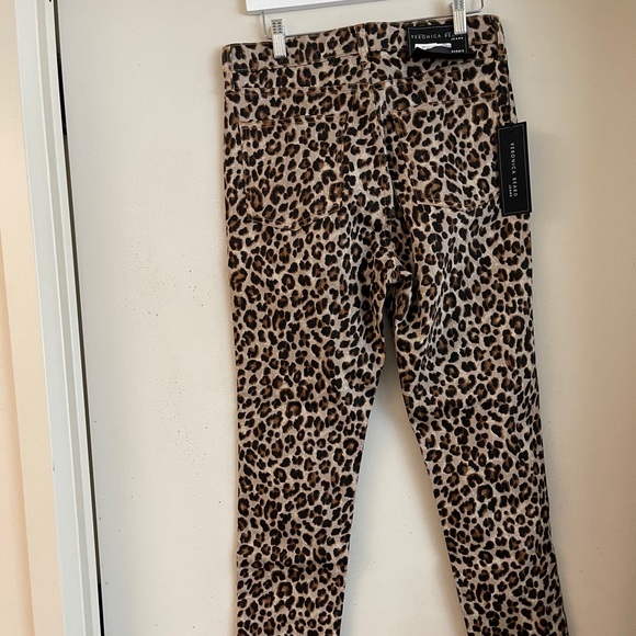 Veronica Beard Debbie 10” Skinny in Leopard - Picture 6 of 7